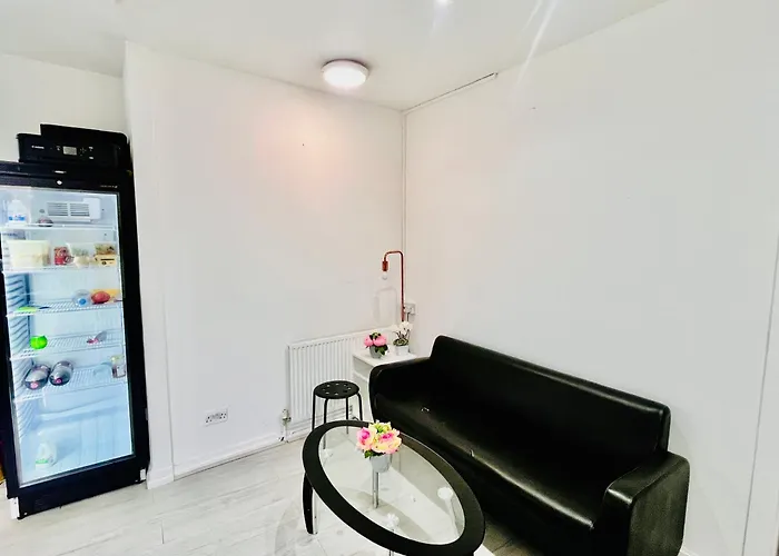 Y2 Guest House London